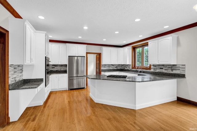 5324 Waterstone Drive, Mount Vernon, IN 47620