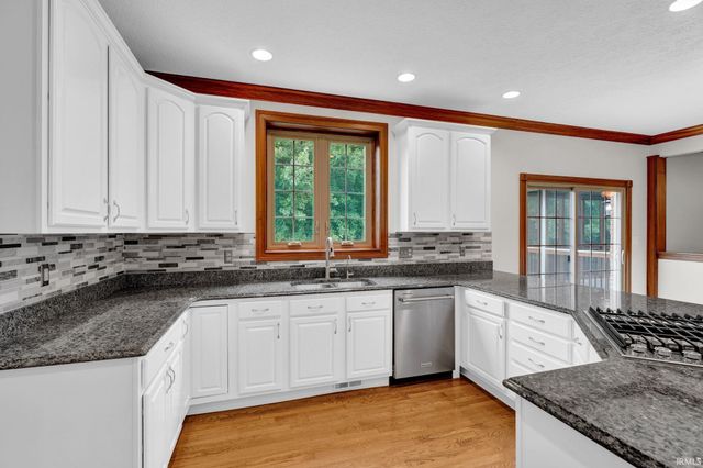 5324 Waterstone Drive, Mount Vernon, IN 47620