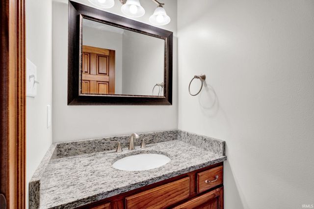 5324 Waterstone Drive, Mount Vernon, IN 47620
