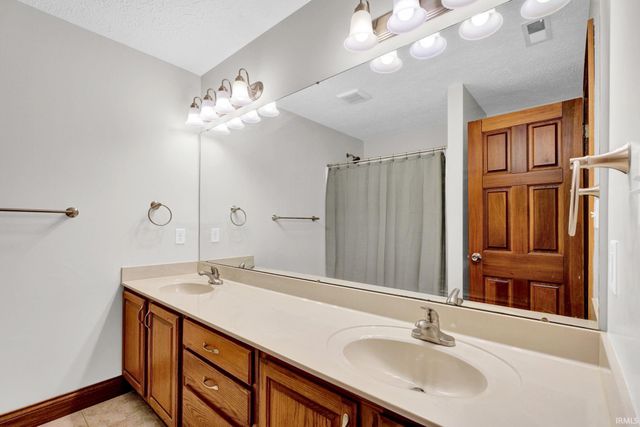 5324 Waterstone Drive, Mount Vernon, IN 47620