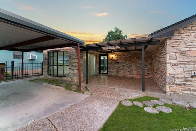 1638 W Ashby, San Antonio, TX 78201