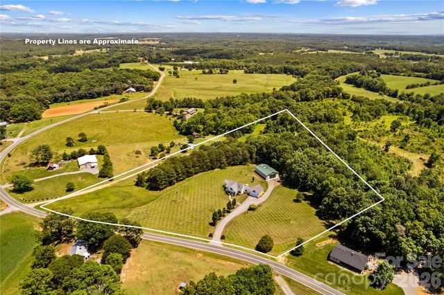 339 Johnson Farm Road, Hiddenite, NC 28636