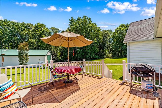 339 Johnson Farm Road, Hiddenite, NC 28636
