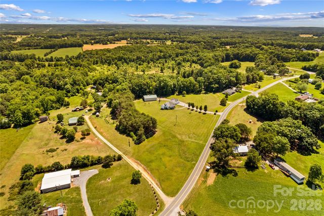 339 Johnson Farm Road, Hiddenite, NC 28636
