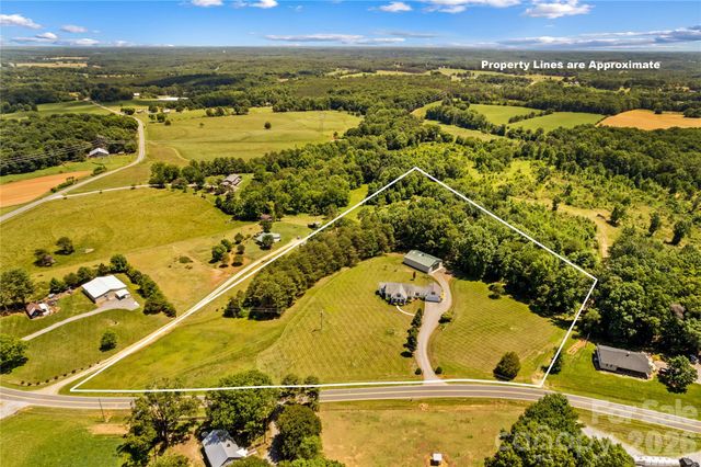 339 Johnson Farm Road, Hiddenite, NC 28636