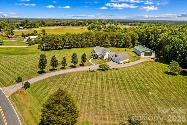 339 Johnson Farm Road, Hiddenite, NC 28636