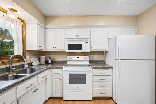 1602 Daisy Court, New Brighton, MN 55112