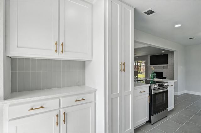 602 Pinebluff Drive, Lewisville, TX 75067