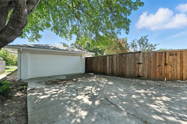 602 Pinebluff Drive, Lewisville, TX 75067