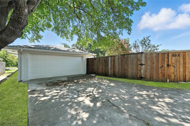 602 Pinebluff Drive, Lewisville, TX 75067