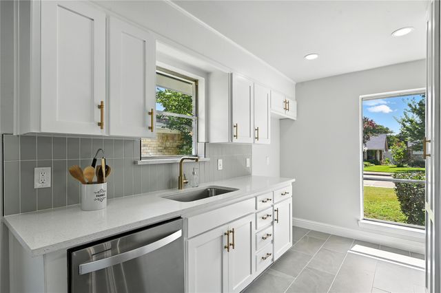 602 Pinebluff Drive, Lewisville, TX 75067