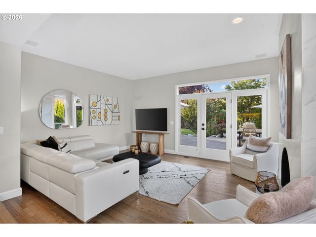 3709 ROSEPARK Dr, West Linn, OR 97068