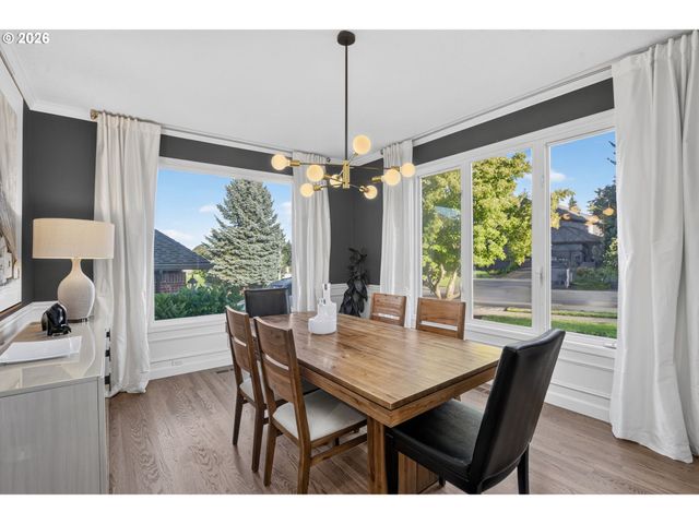 3709 ROSEPARK Dr, West Linn, OR 97068