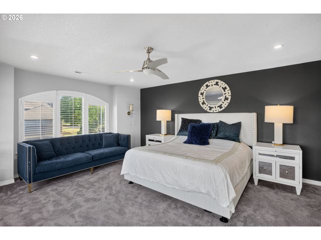 3709 ROSEPARK Dr, West Linn, OR 97068