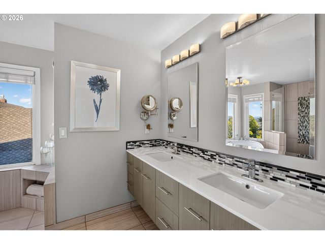 3709 ROSEPARK Dr, West Linn, OR 97068