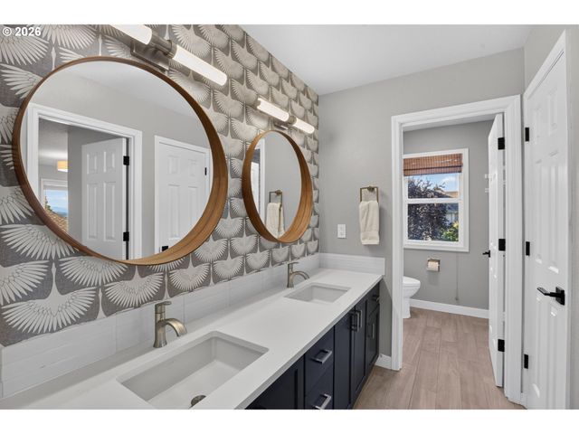 3709 ROSEPARK Dr, West Linn, OR 97068