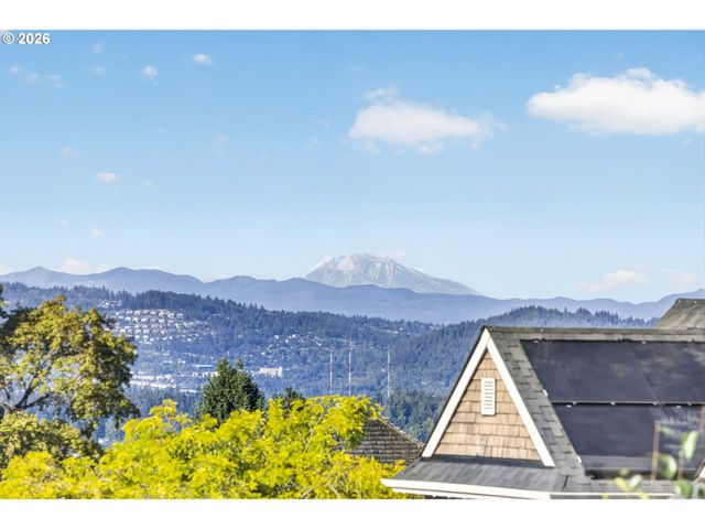 3709 ROSEPARK Dr, West Linn, OR 97068