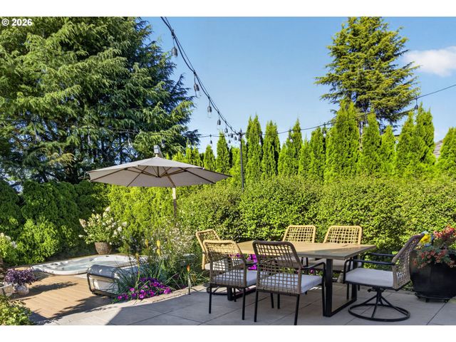 3709 ROSEPARK Dr, West Linn, OR 97068