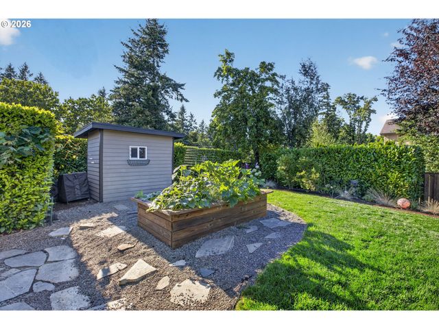 3709 ROSEPARK Dr, West Linn, OR 97068