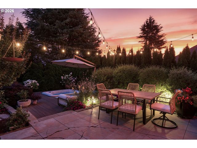 3709 ROSEPARK Dr, West Linn, OR 97068