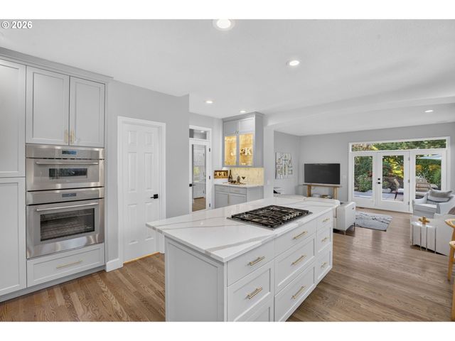 3709 ROSEPARK Dr, West Linn, OR 97068
