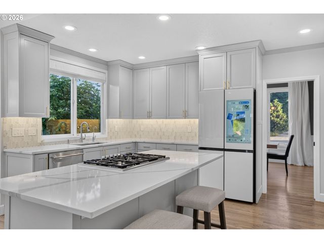 3709 ROSEPARK Dr, West Linn, OR 97068