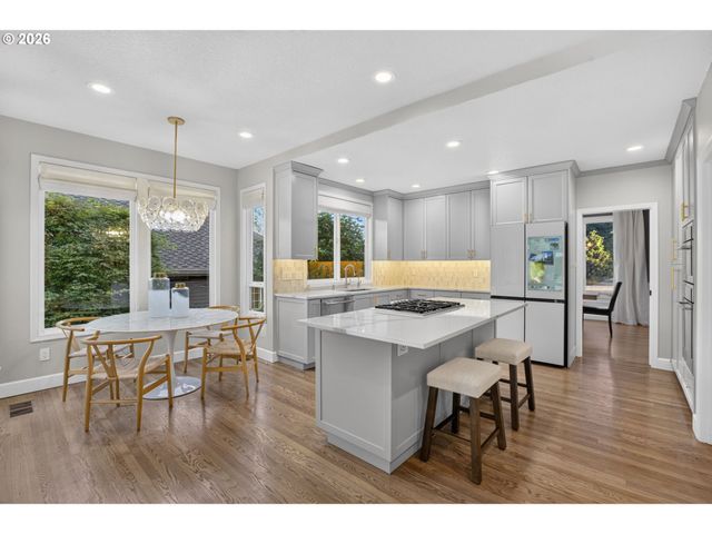 3709 ROSEPARK Dr, West Linn, OR 97068
