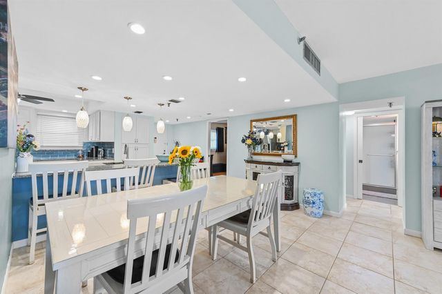 198 NW 67th Street 207, Boca Raton, FL 33487