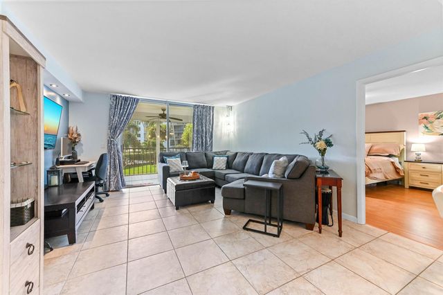 198 NW 67th Street 207, Boca Raton, FL 33487