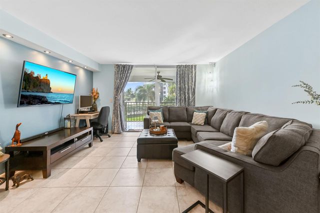 198 NW 67th Street 207, Boca Raton, FL 33487