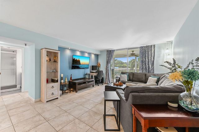 198 NW 67th Street 207, Boca Raton, FL 33487