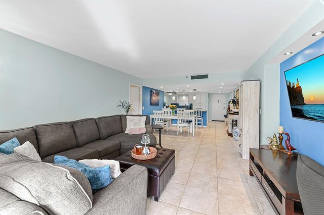 198 NW 67th Street 207, Boca Raton, FL 33487