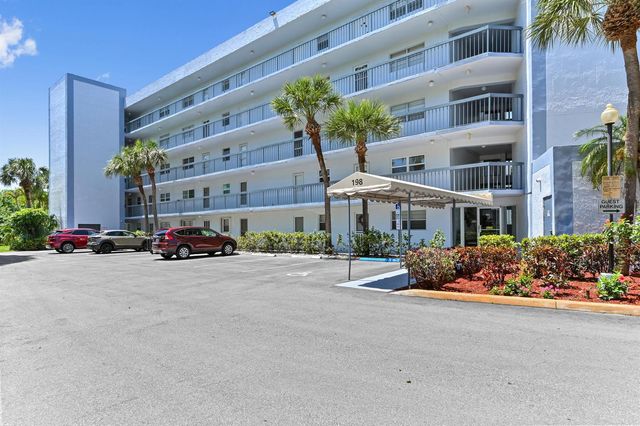 198 NW 67th Street 207, Boca Raton, FL 33487