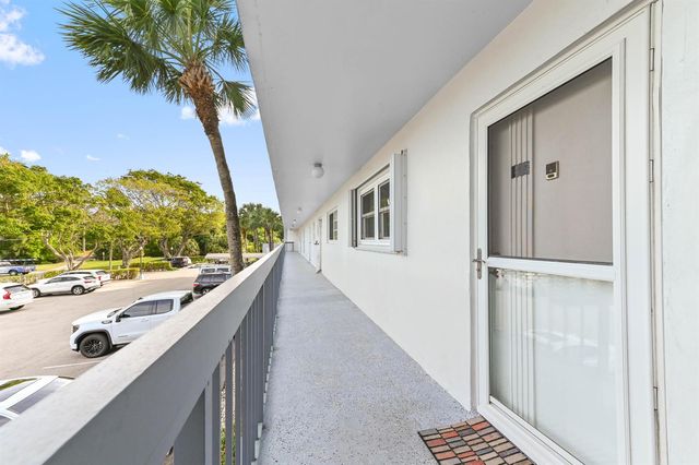 198 NW 67th Street 207, Boca Raton, FL 33487