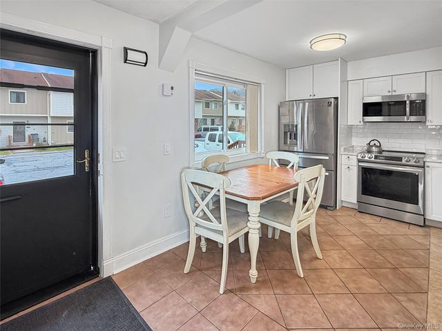 5608 Chelsea Cove N, Hopewell Junction, NY 12533