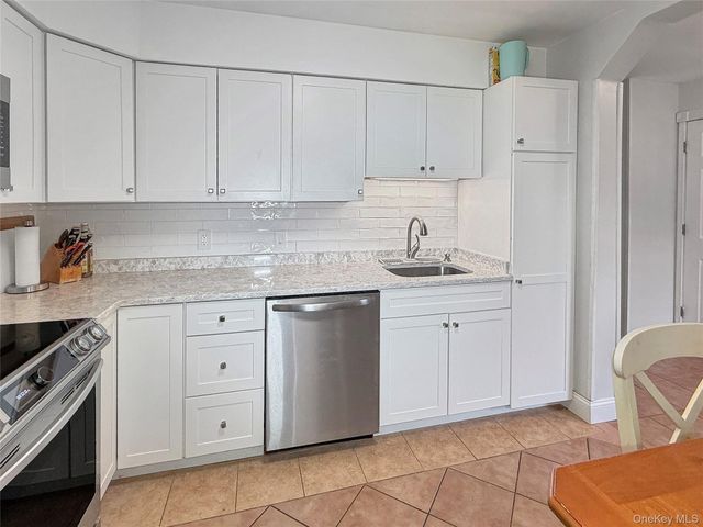 5608 Chelsea Cove N, Hopewell Junction, NY 12533