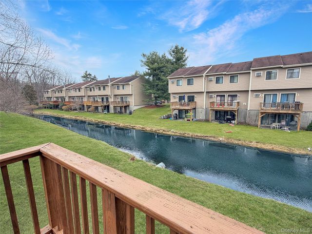 5608 Chelsea Cove N, Hopewell Junction, NY 12533