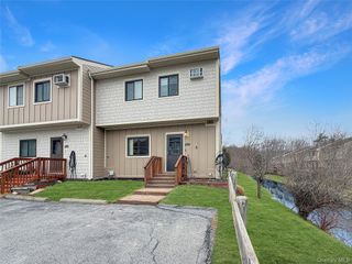 5608 Chelsea Cove N, Hopewell Junction, NY 12533