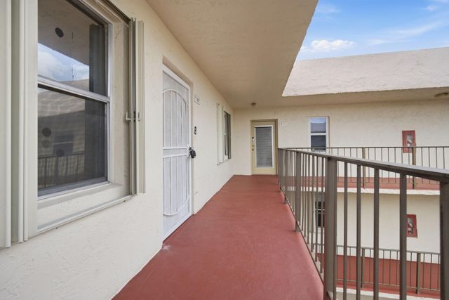 2801 Somerset Drive 401, Lauderdale Lakes, FL 33311