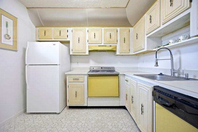 2801 Somerset Drive 401, Lauderdale Lakes, FL 33311