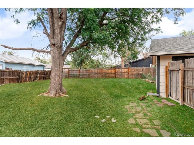 1102 Nucla St, Aurora, CO 80011