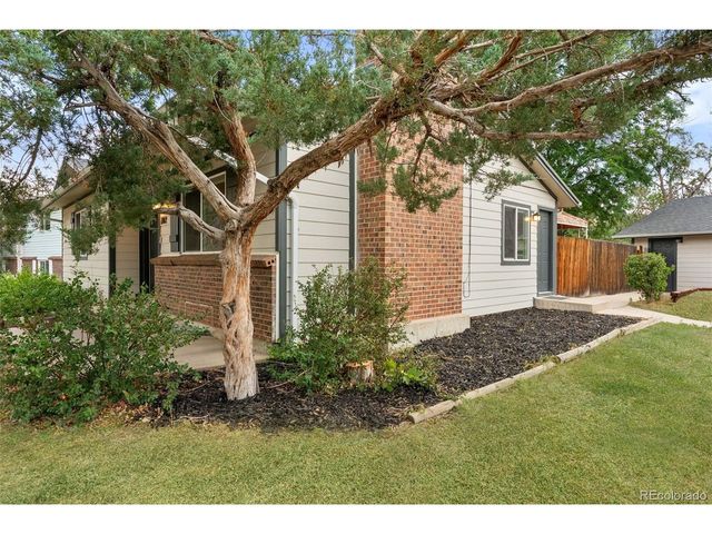 1102 Nucla St, Aurora, CO 80011