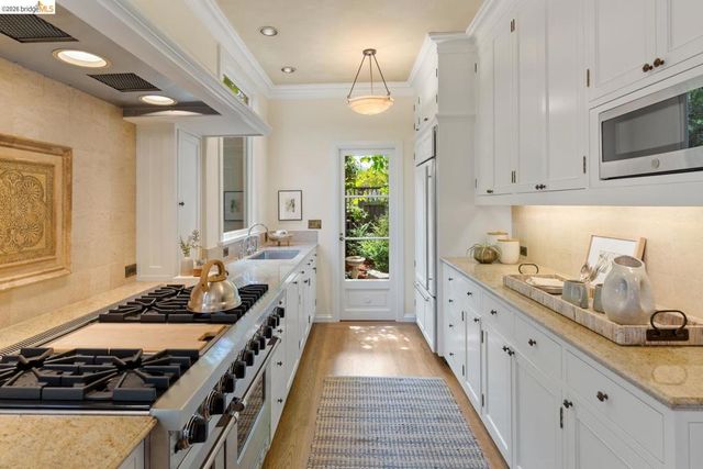 1411 Hawthorne Terr, Berkeley, CA 94708