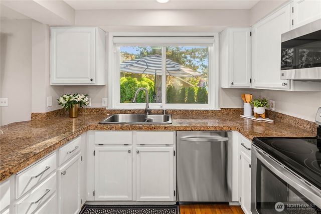 24201 38th Place SE, Sammamish, WA 98029