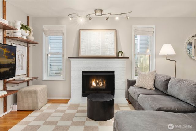 24201 38th Place SE, Sammamish, WA 98029