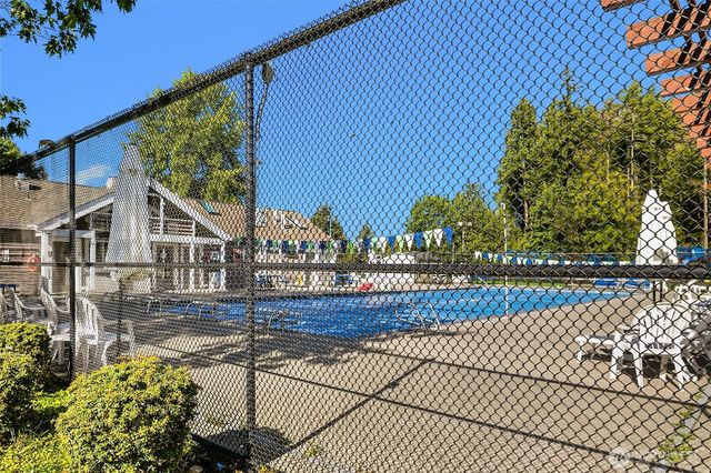 24201 38th Place SE, Sammamish, WA 98029