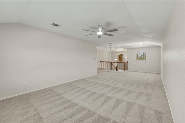 301 Serpentine LN, Jarrell, TX 76537