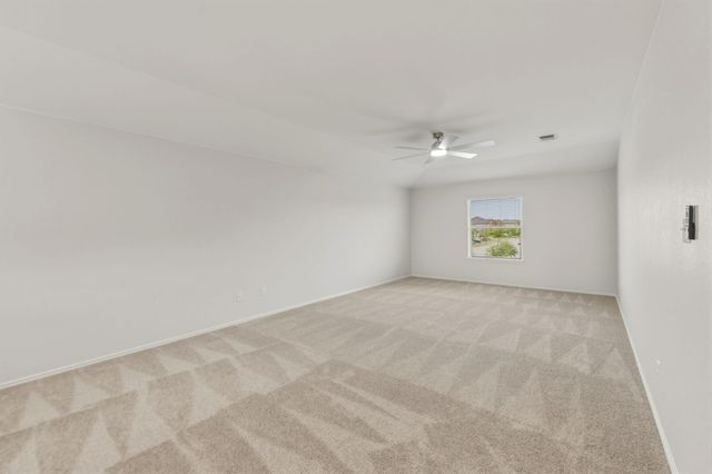 301 Serpentine LN, Jarrell, TX 76537