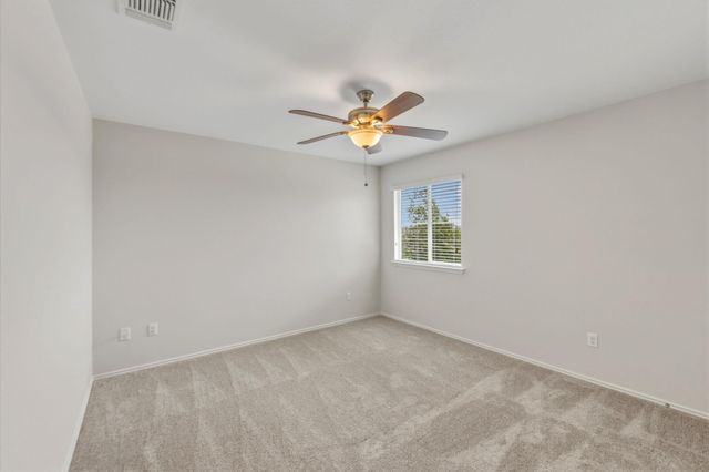301 Serpentine LN, Jarrell, TX 76537