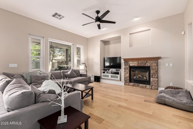 2886 E WASHINGTON Avenue, Gilbert, AZ 85234